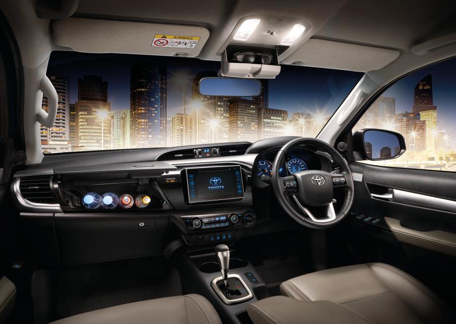  Toyota Hilux Revo Double Cab 4x4 2015 года  (TH) (фото 5 из 6)